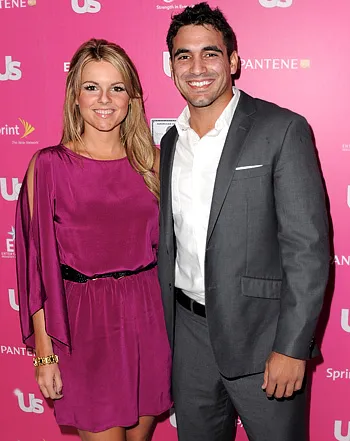 1321900927_ali fedotowsky roberto martinez 350