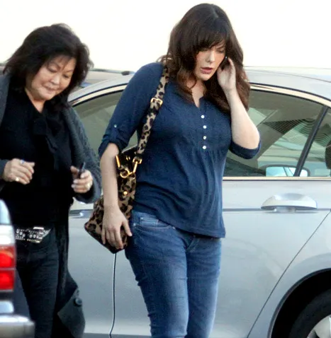 1322062585_lindsay price 467