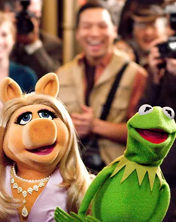 1322073936_miss piggy kermit 441