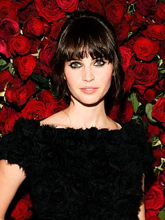1322504830_felicity jones 240