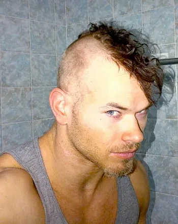 1322612065_kellan lutz 350