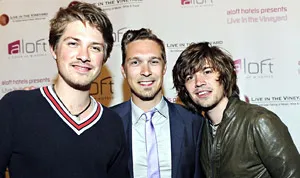 1322690768_taylor hanson issac hanson zac hanson 178