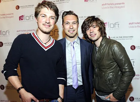 1322690768_taylor hanson issac hanson zac hanson lg