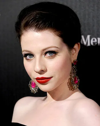 1323877226_michelle trachtenberg 350