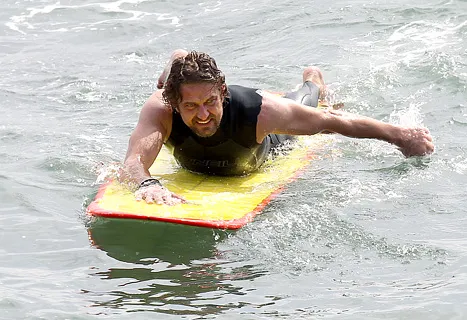 1324392442_gerard butler article