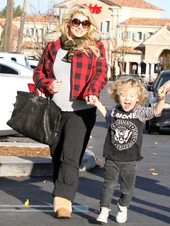 1324750506_jessica simpson b