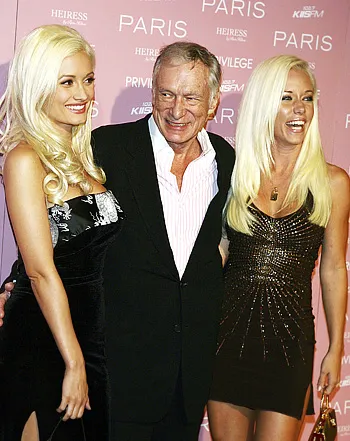1325097812_hugh hefner holly madison kendra wilkinson crystal harris 441