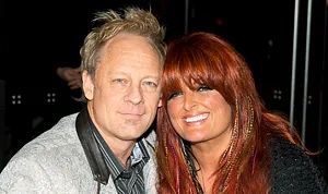 1325173344_wynonna judd cactus 178