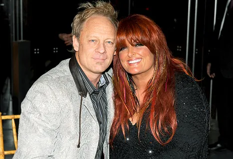 1325173344_wynonna judd cactus article