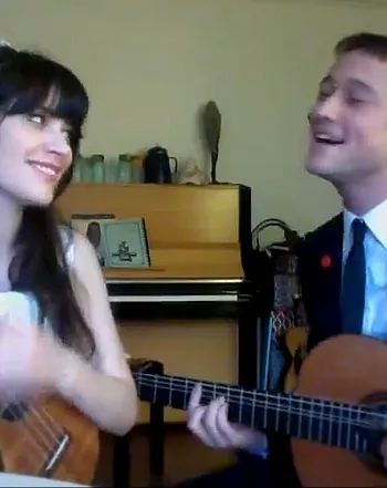 1325192561_zooey deschanel joseph gordon levitt 441