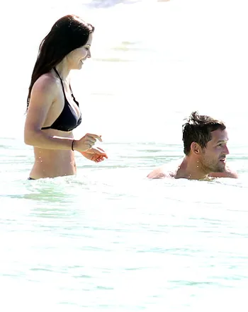 1326319915_courteney cox coco josh hopkins 350