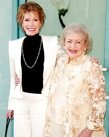 1326819190_mary tyler moore 350