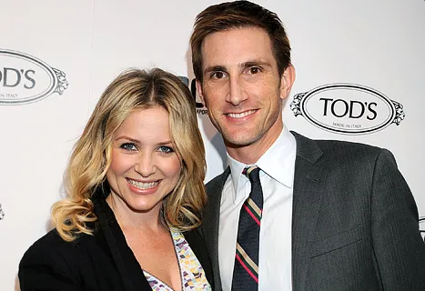 1326830617_jessica capshaw article
