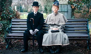 1327418700_glenn close mia wasikowska 178