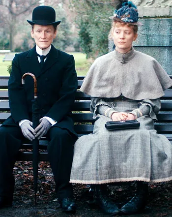 1327418700_glenn close mia wasikowska 441