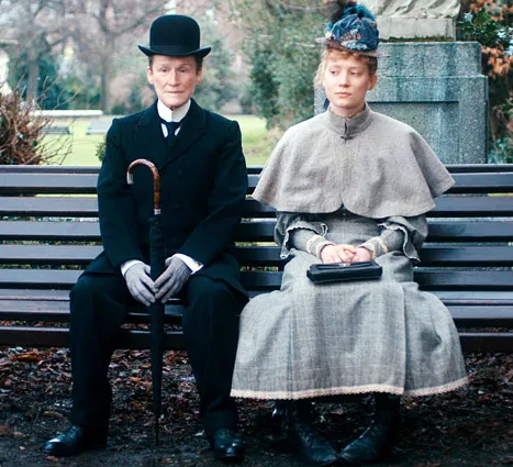 1327418700_glenn close mia wasikowska lg