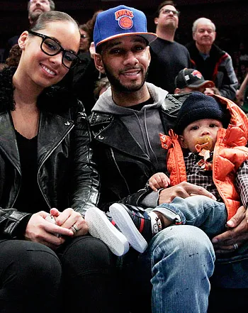 1327423789_alicia keys swizz beatz egypt 441