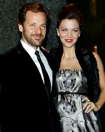 1328725195_peter sarsgaard maggie gyllenhaal 441