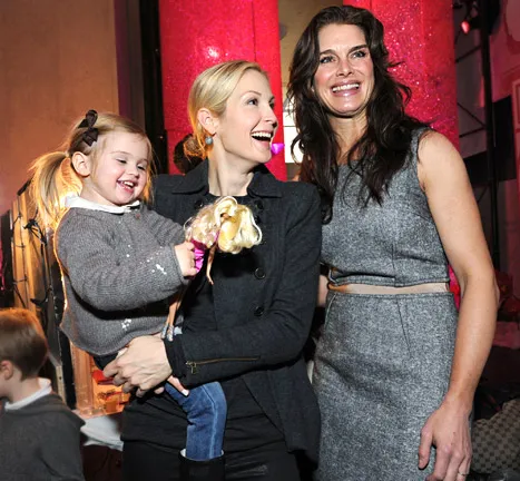 1329338880_brooke sheilds kelly rutherford 467