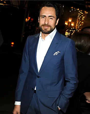 1330013049_demian bichir 350
