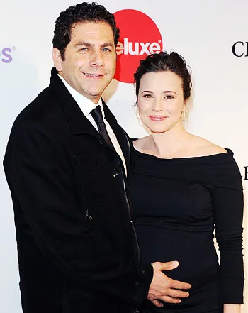 1331071119_linda cardellini steven rodriguez 441