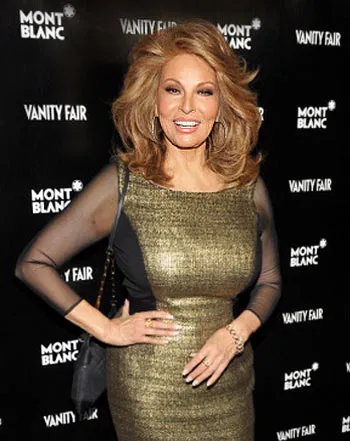 1331397054_raquel welch v