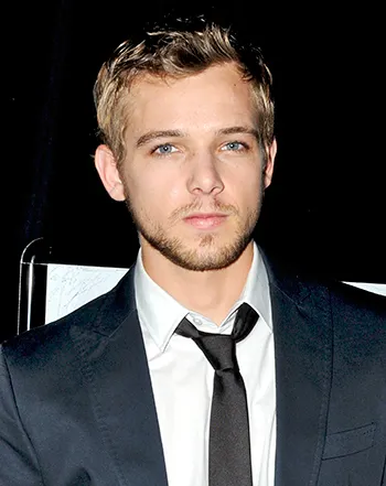 1331479702_max thieriot_2