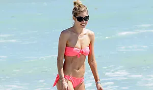 1332441536_doutzen kroes 300