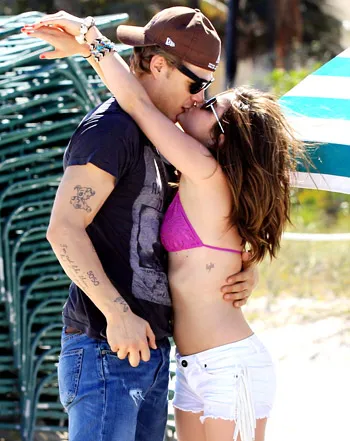 1332797224_lucy hale chris zylka 441