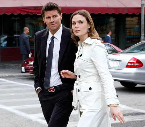 1333039960_david boreanz emily deschanel bones article