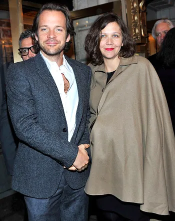 1334271016_peter sarsgaard maggie gyllenhaal 441