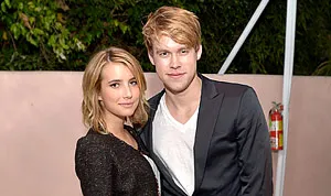 1334337166_emma roberts chord overstreet 300