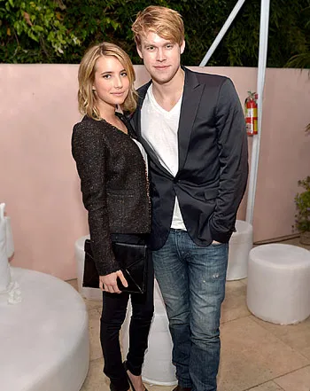 1334337166_emma roberts chord overstreet 350