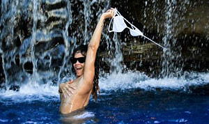 1334666069_rihanna 300