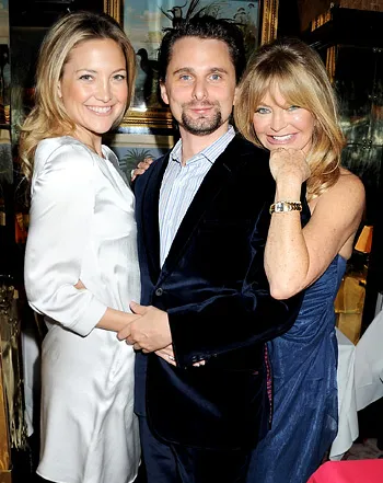 1334861353_kate hudson matthew bellamy goldie hawn 441