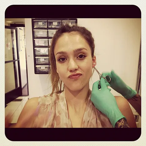 1335797614_jessica alba article