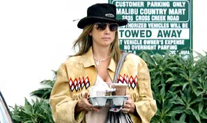 1335988769_mira sorvino 178