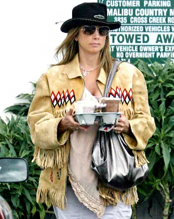 1335988769_mira sorvino 441