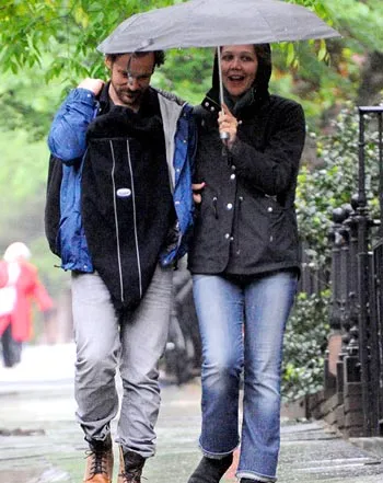 1336060256_peter sarsgaard maggie gyllenhaal 350