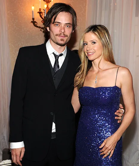 1336157332_chris bakus mira sorvino 467