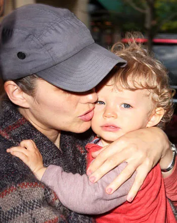 1336241798_marion cotillard v