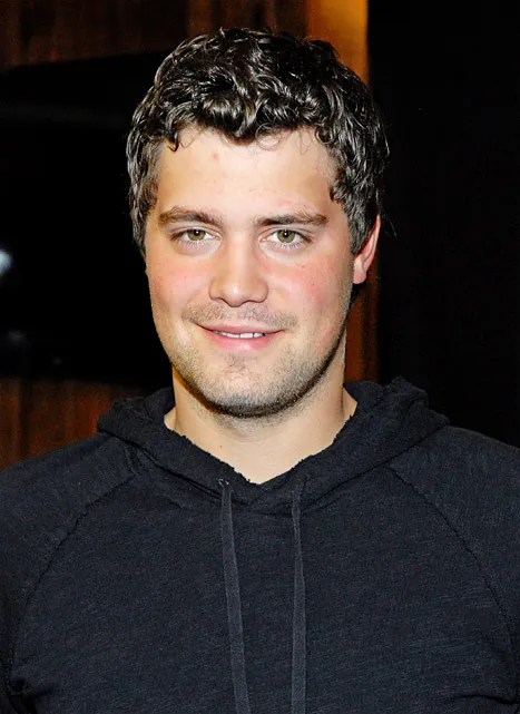 1337799918_levi johnston 467