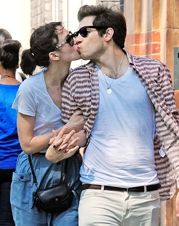 1338216960_keira knightley james righton 441