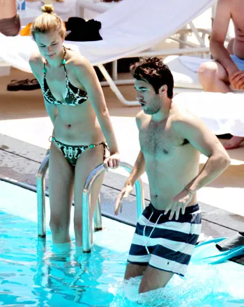 1339692521_emily vancamp josh bowman 441