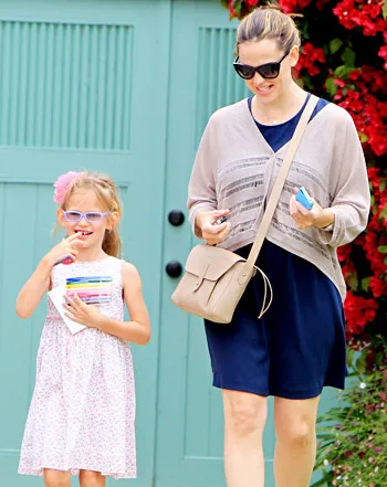 1340044539_jennifer garner violet affleck 441