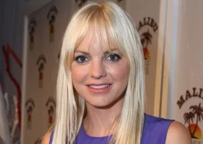 1340125276annafaris 206