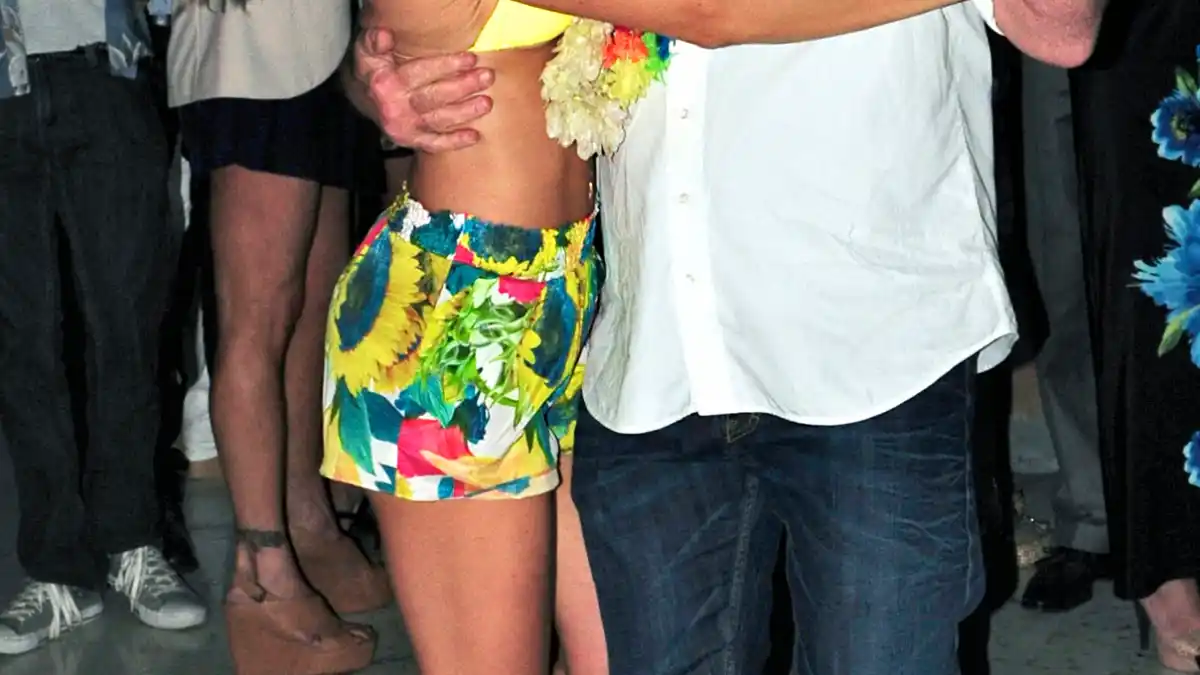 1340125483_maria menounos mel gibson zoom