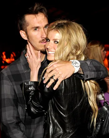 1340127772_marisa miller griffin guess 441