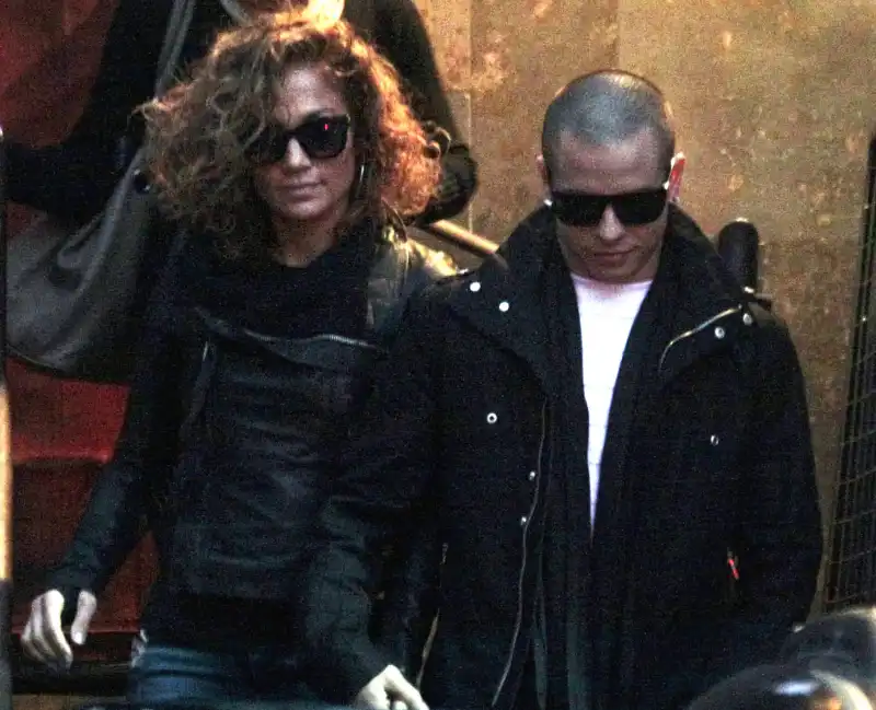 1340200381_jennifer lopez casper smart zoom