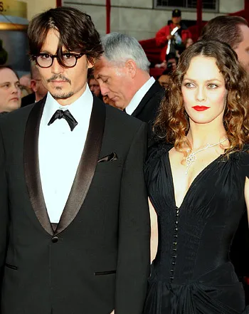 1340302302_johnny depp vanessa paradise 441